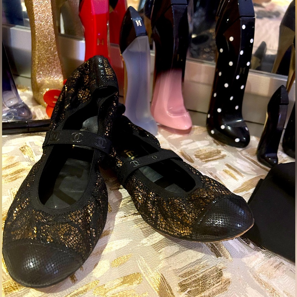 Super Rare - Chanel Cap Toe Ballet/Ballerina Flats w/new Chanel Shoe Bands!!!!